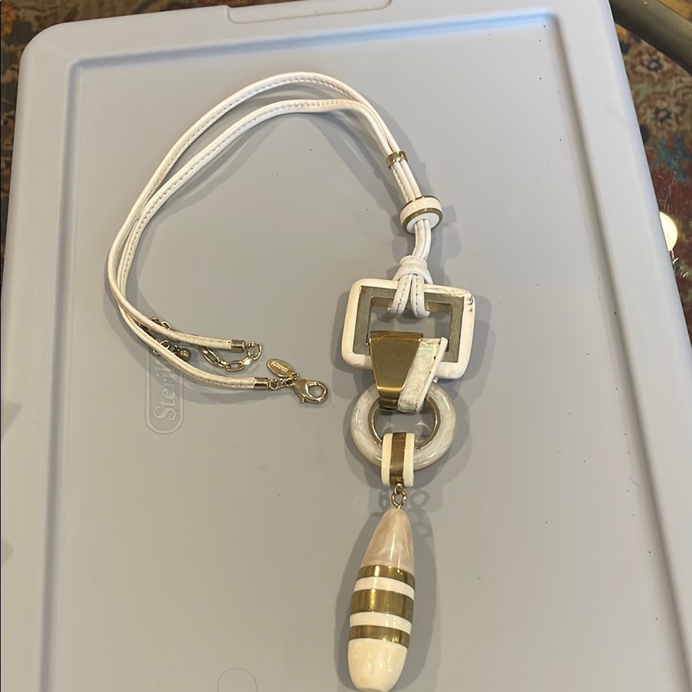 White and Gold Pendant Necklace
